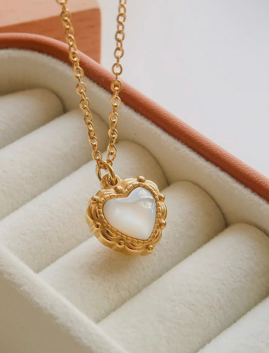 VINTAGE HEART NECKLACE